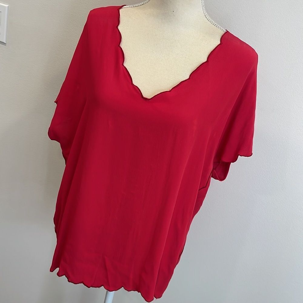 Muche Muchette Red Blouse with Scalloped V-Neck and Short Sleeve